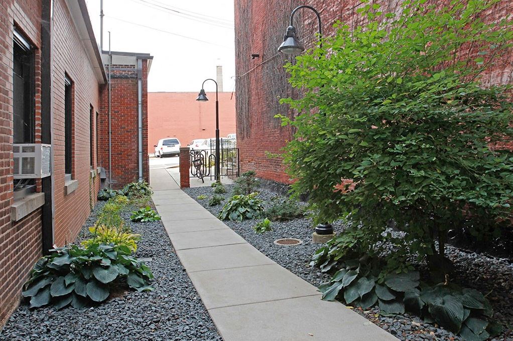 396exterior 2.JPG